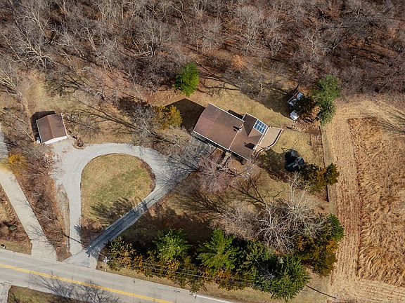 4th image of 413 W Riverside Rd