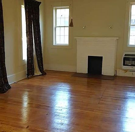 Living room 1300 B