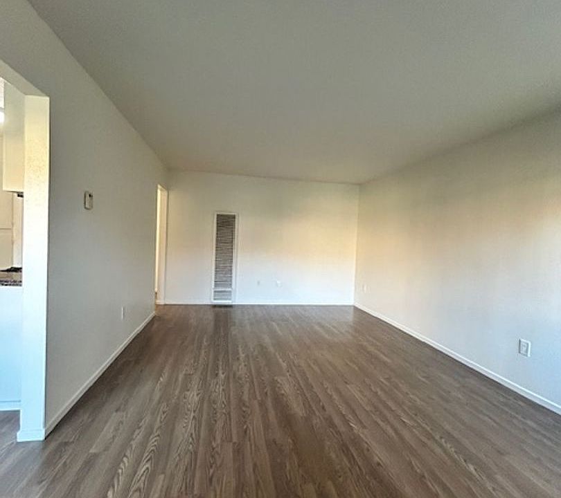 1st image of 1521 E Canfield Ln APT 1
