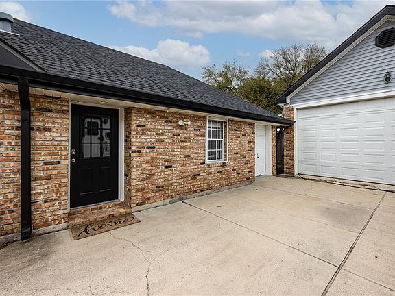 3rd image of 165 Aubrey Dr