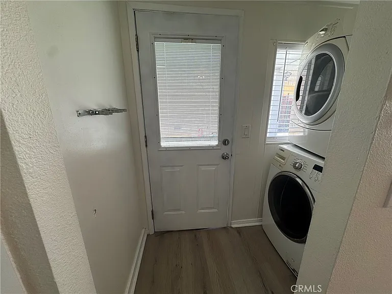 1052 W 25th St — Photo 23