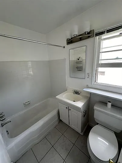 Silverlake Garden Apartments — Photo 37
