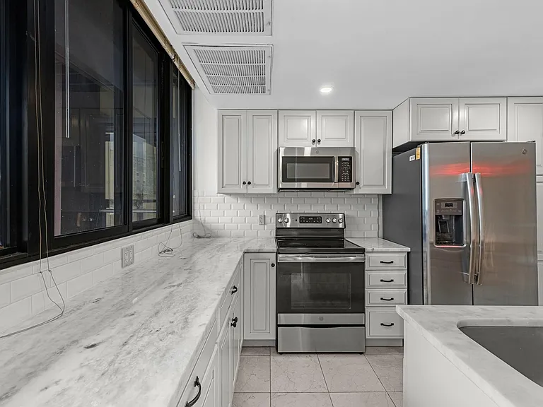 5150 Hidalgo St #202 — Photo 12