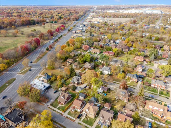 574 W Greendale, Detroit, MI 48203