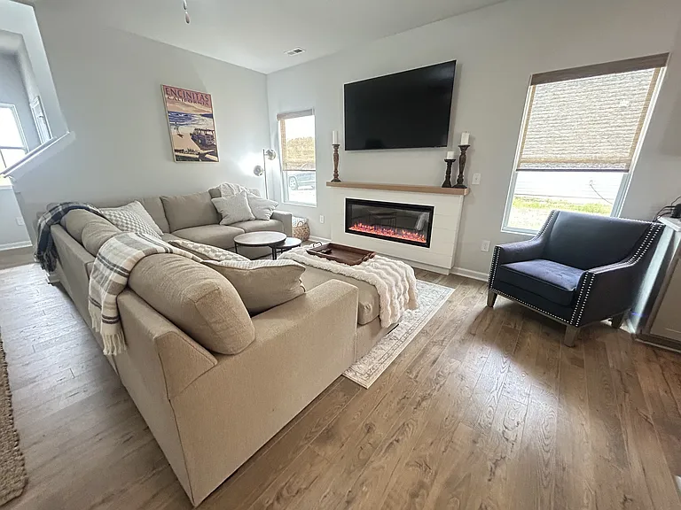 654 Melbourne Dr — Photo 8