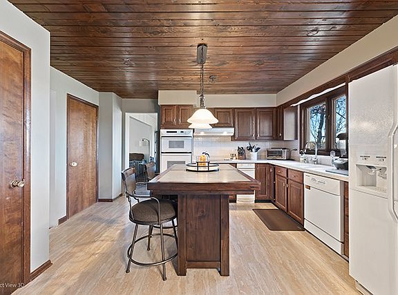 5th image of 28W550 Pamela Ct
