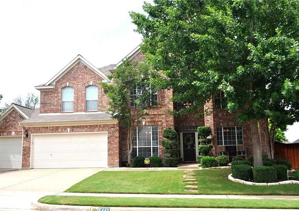 Stunning formal Model Home with all the Bells and Whistles.