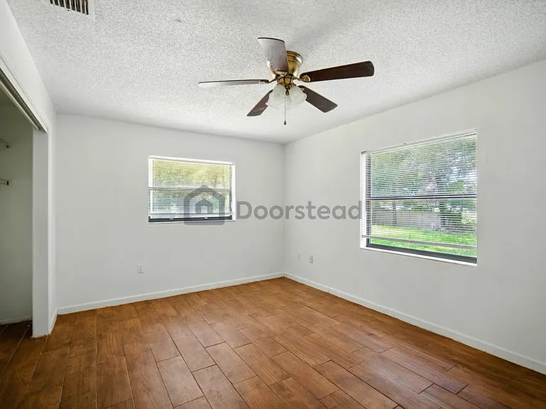 Oakwood Ct — Photo 18