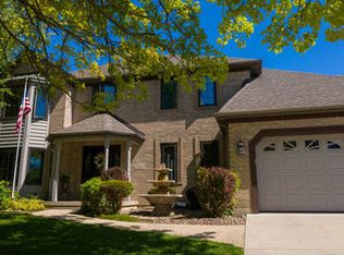 153 N Buckingham Dr, Sugar Grove, IL 60554