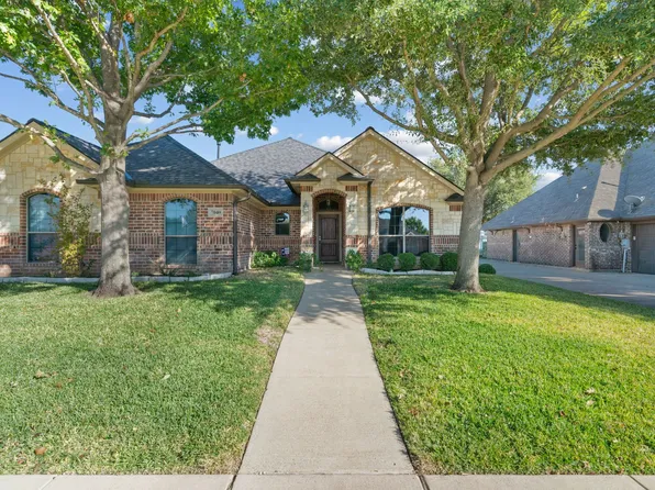 7040 Ridge Crest Dr, North Richland Hills, TX 76182