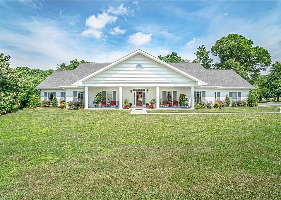 1st image of 4036 Homewoods Dr