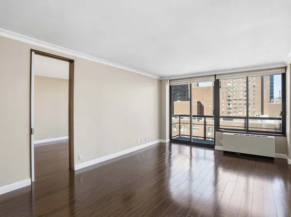 300 East 93rd Street image 5 of 23