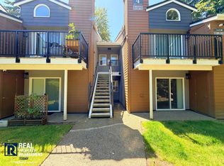 2609 S 272nd St APT 33, Kent, WA 98032