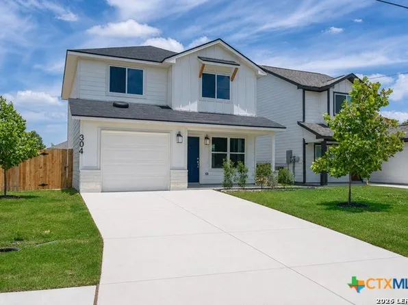 304 W Martindale St, Seguin, TX 78155