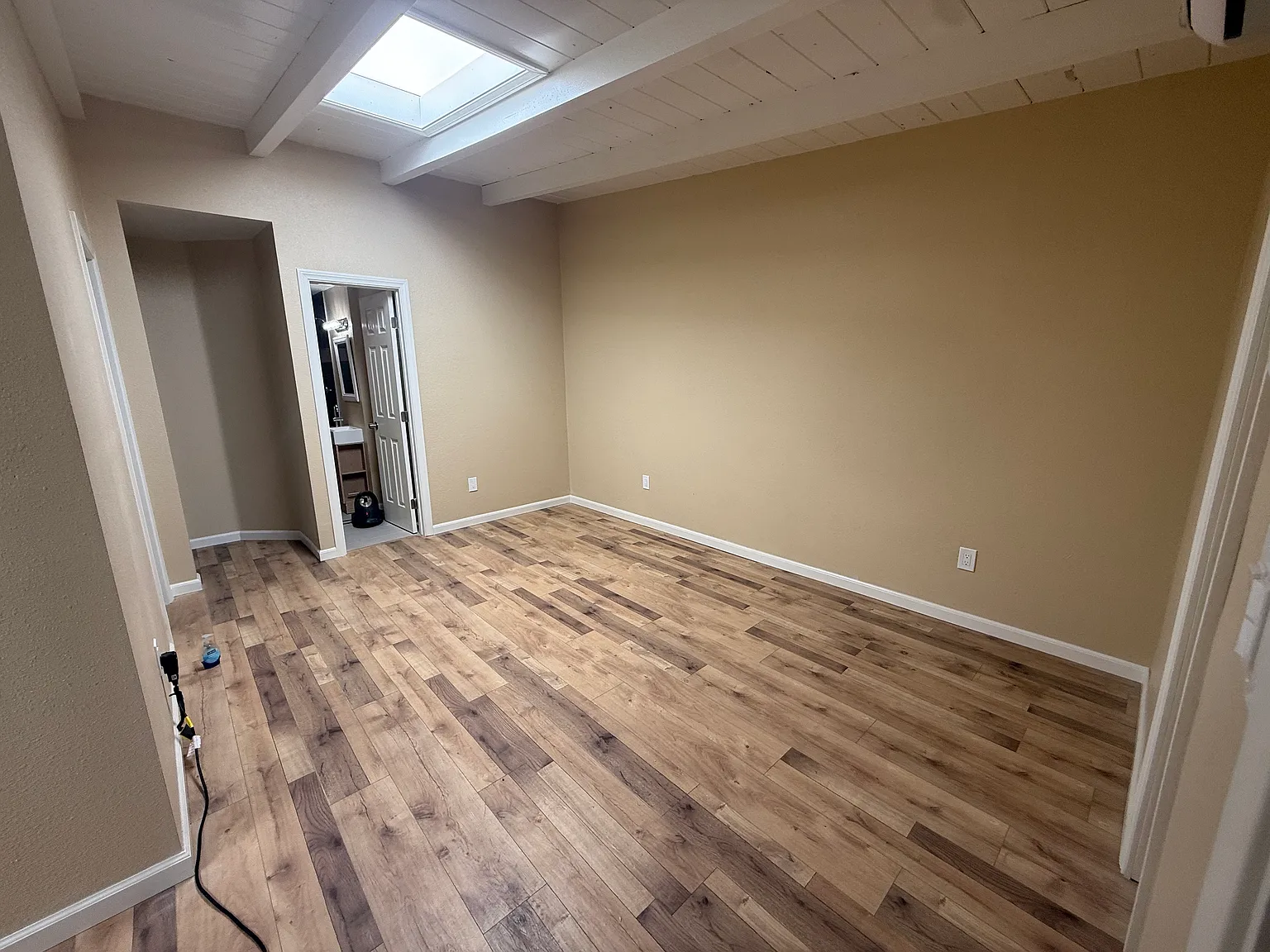 3 bed, 800 sqft, $3,495 — Photo 1