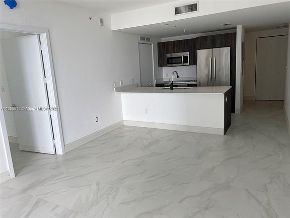 5th image of 488 NE 18th St Unit 4108