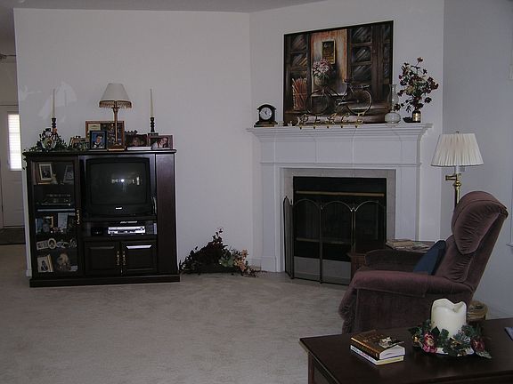 4th image of 540 Blossom Trl