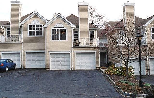64 Springholm Dr
