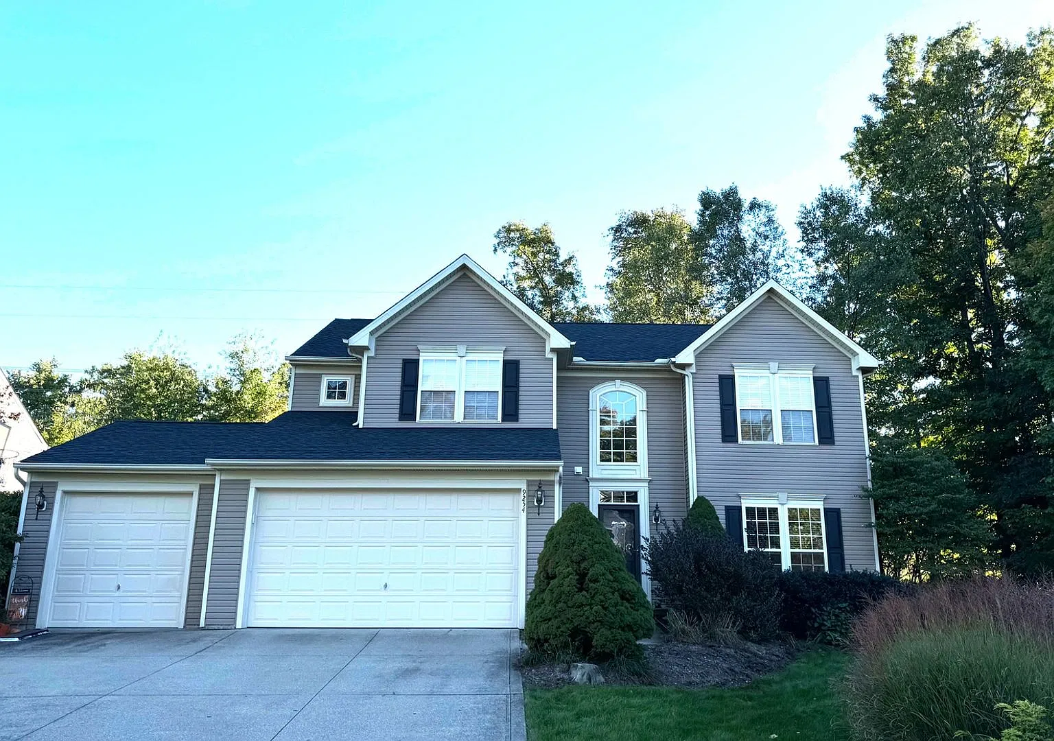 Spacious 4BR House in Twinsburg — Photo 1