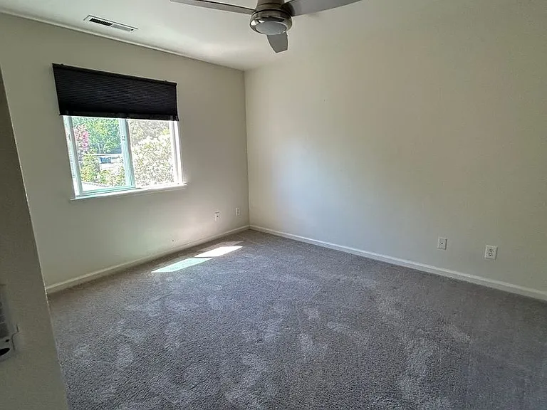 992A Grove St — Photo 7
