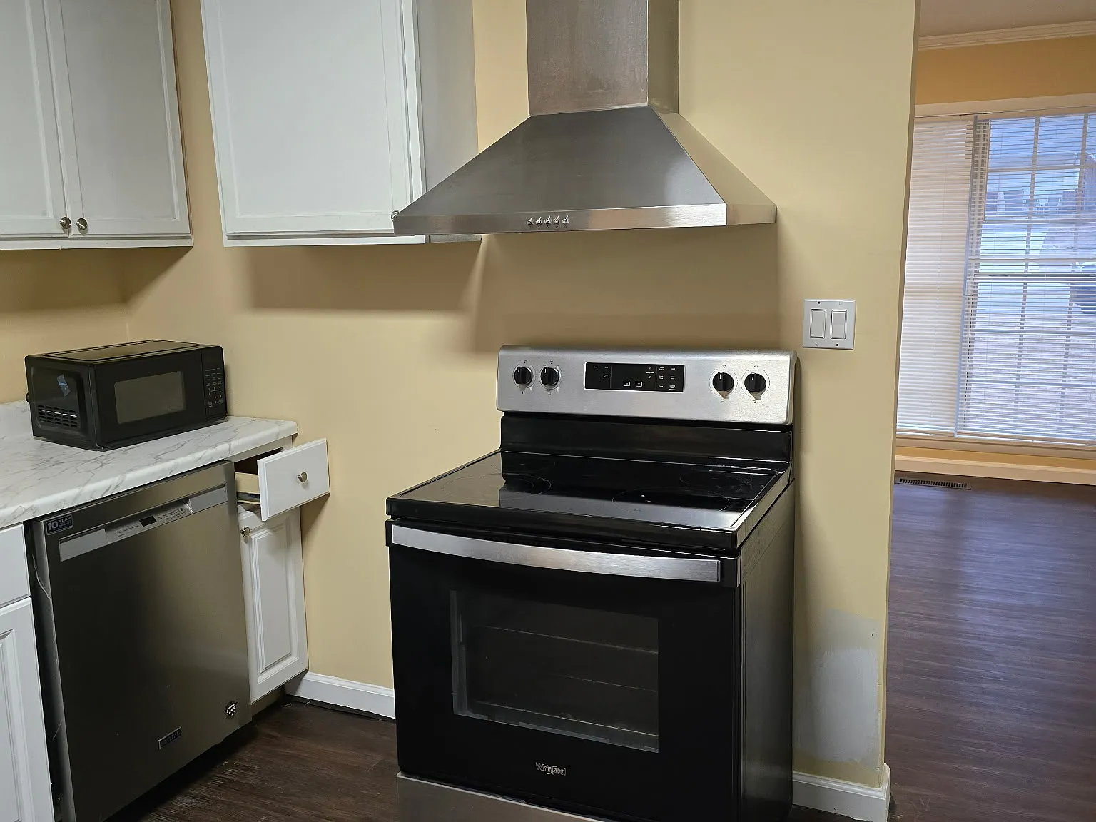 407 Cameo Dr — Photo 4