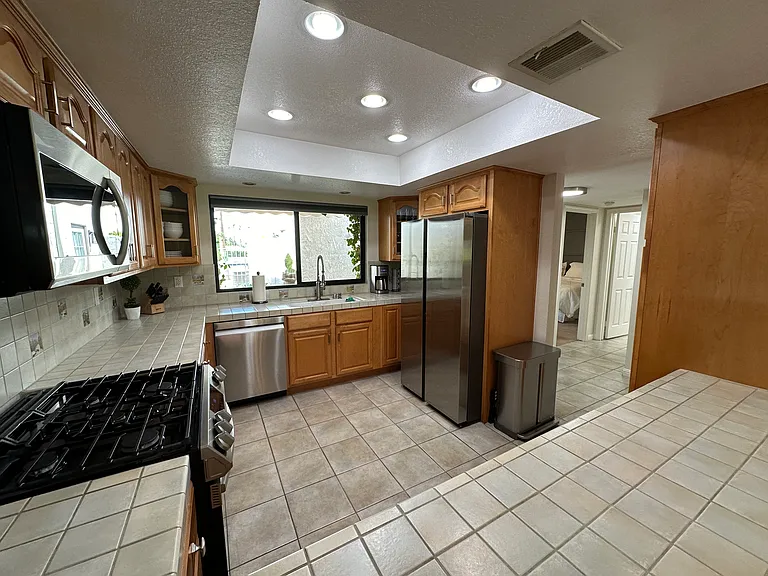 166 Wimbledon Ct — Photo 61