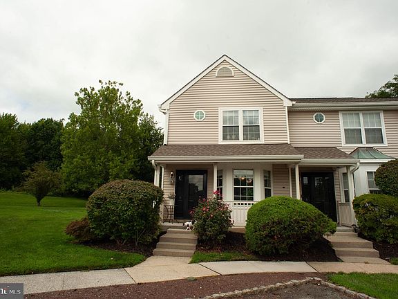 2nd image of 6 Wellington Ct