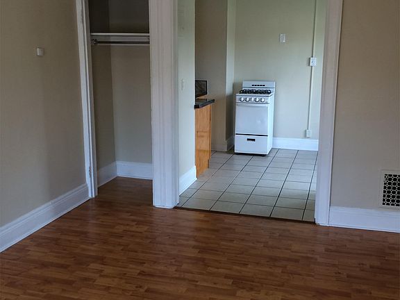 3rd image of 1711 Main St APT A