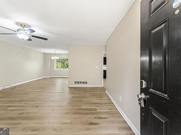 4th image of 2271 Chestnut Pl