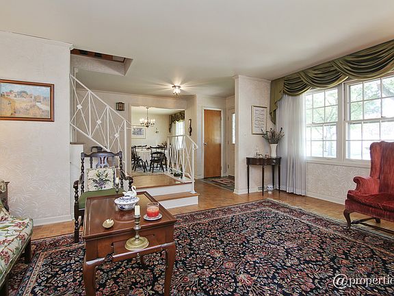 Foyer/Living Room