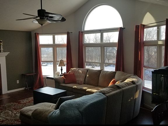 4th image of 41 Birchmount Cir
