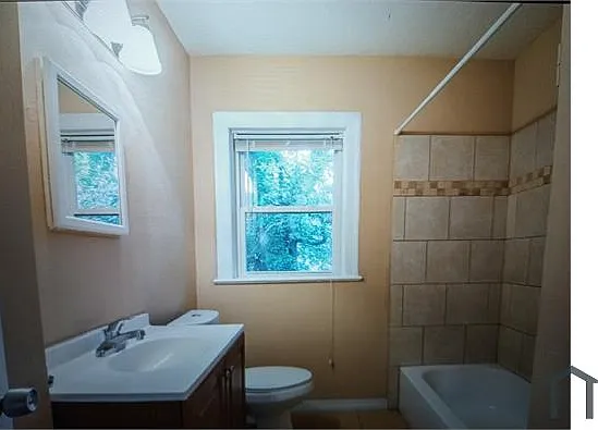534 W 24th St — Photo 2