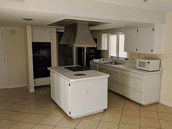 2nd image of 1740 Taylor Ave