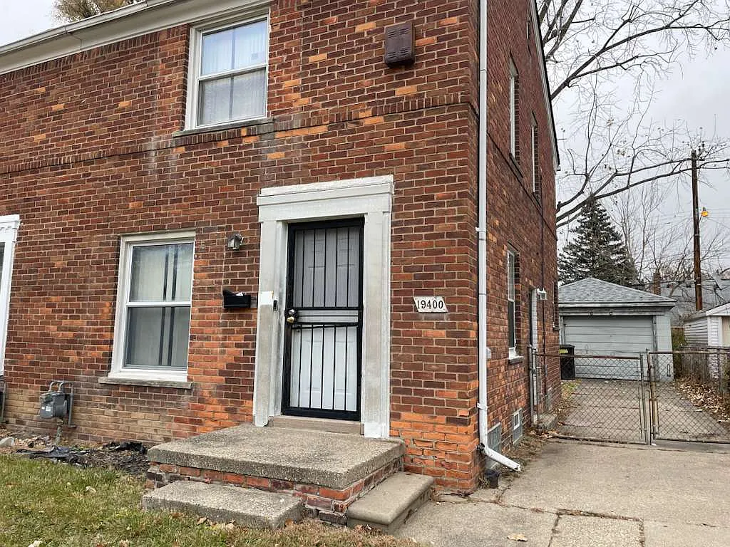 2 bed, 1074 sqft, $1,100 — Photo 2