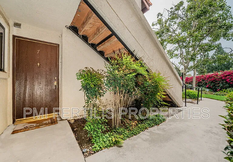 8331 Vineyard Ave #7 — Photo 3