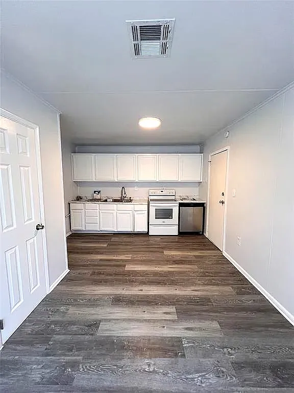 3 bed, 888 sqft, $1,250 — Photo 2