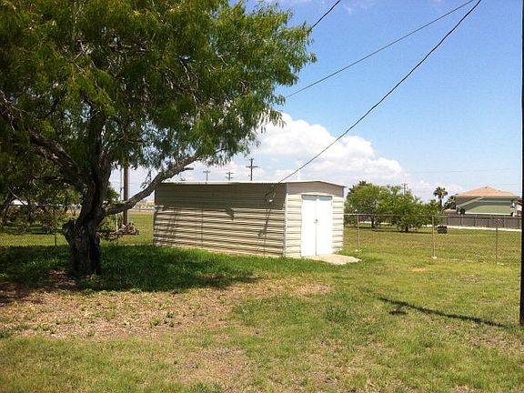 4th image of 1309 Beach Blvd