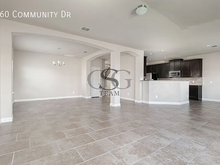 660 Community Dr — Photo 6