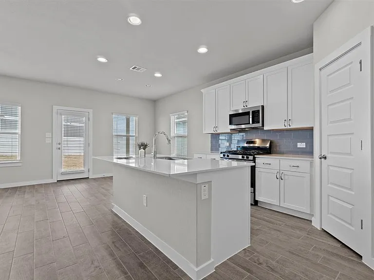 228 Appleberry Ln — Photo 4
