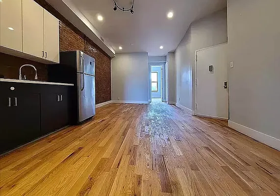 Rented by Reavis | media 1