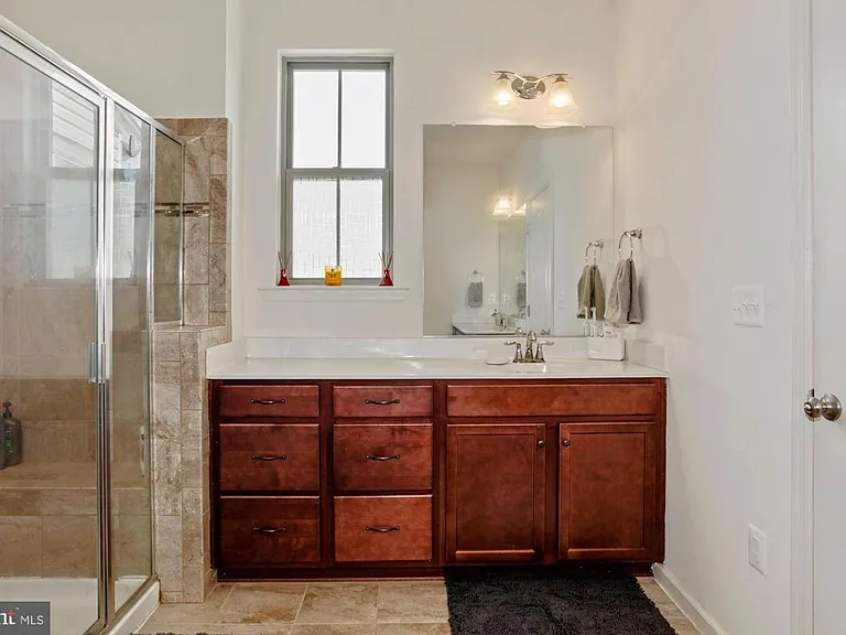 944 Basswood Dr — Photo 18