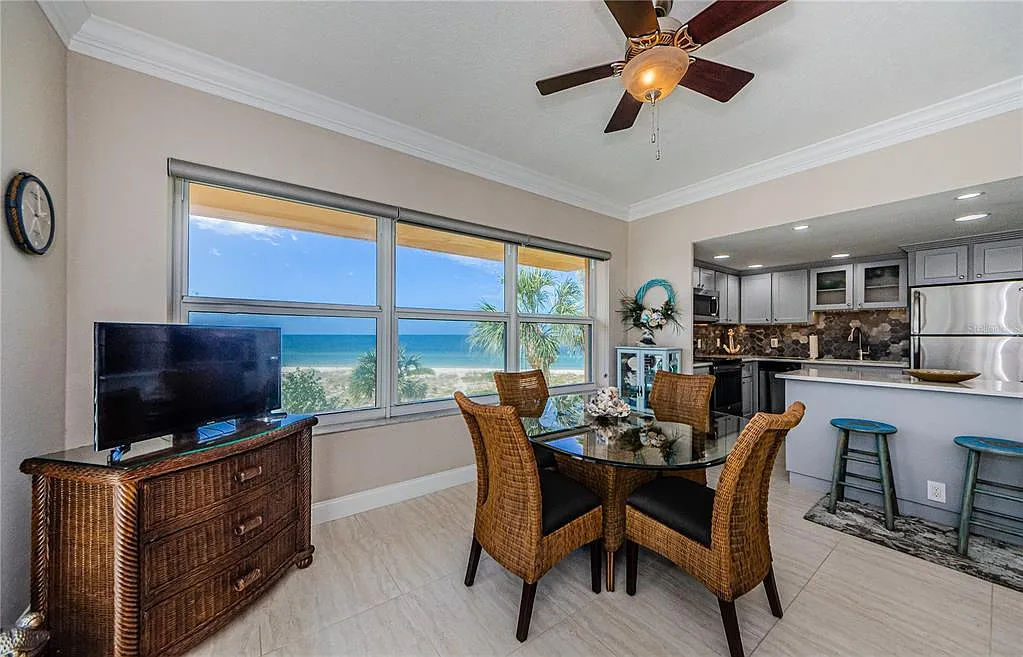 2 bed, 2.0 bath, 1054 sqft, $4,500 — Photo 3