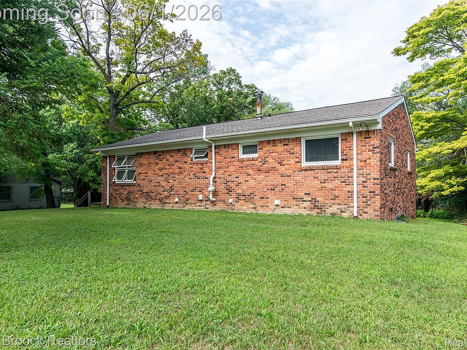 1st image of 465 Robert Ct