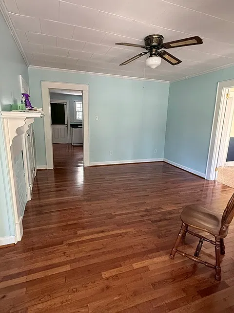 3 bed, 1.5 bath, 1200 sqft, $1,300 — Photo 4