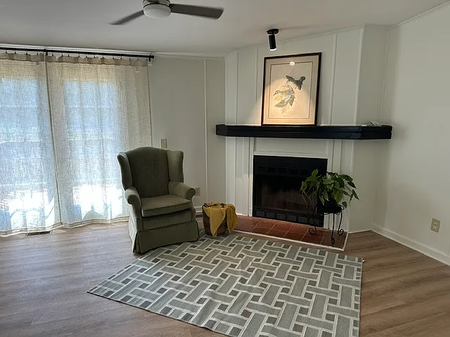 3 bed, 1400 sqft, $2,350 — Photo 2