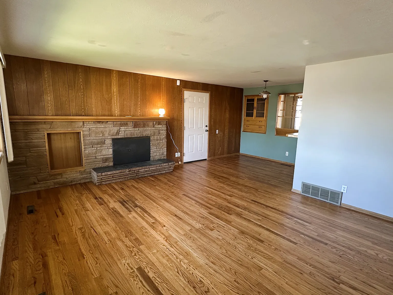 4 bed, 1.5 bath, 2126 sqft, $2,250 — Photo 4