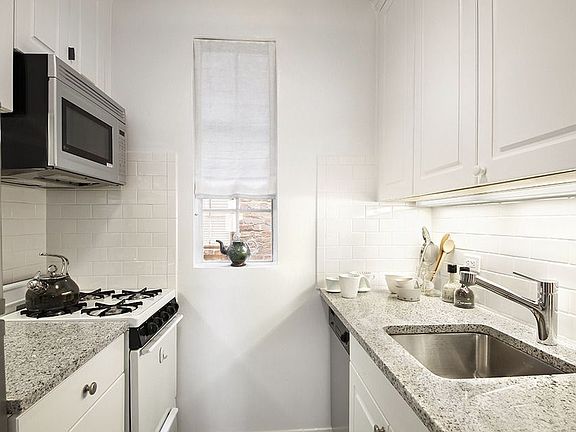 5th image of 54 E 83rd St APT 5B