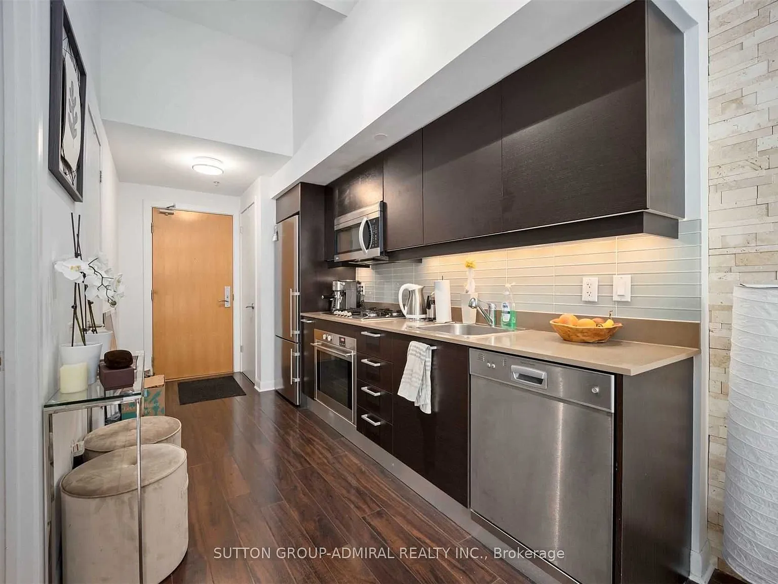 1 bed, $2,300 — Photo 4