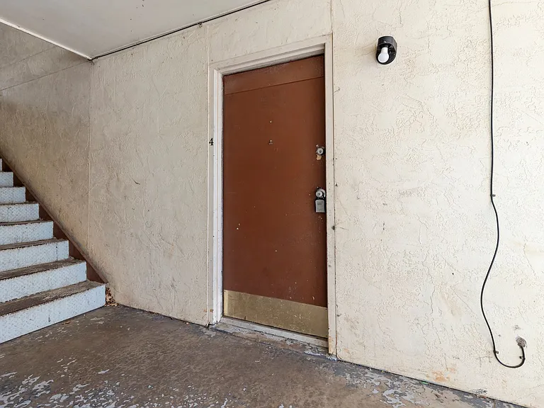 Crossroads Villa Apartments — Photo 17