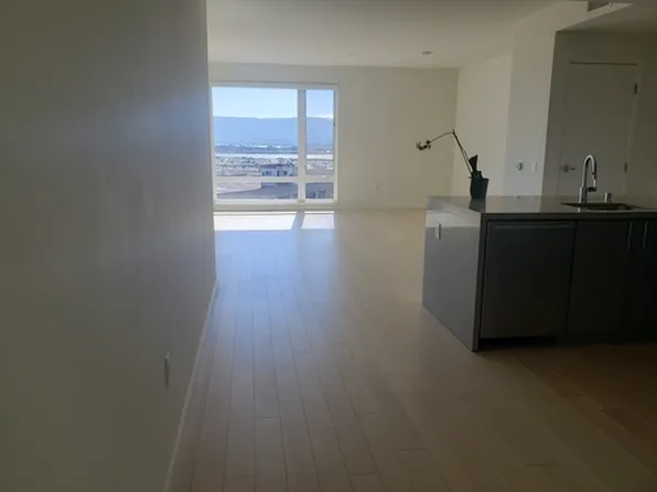 51 Innes Ct APT 202, San Francisco, CA 94124